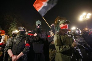 "Правий сектор" погрожує Порошенкові походом на Київ