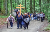 Без п’яти зірок, але поруч з Богом. Чому і куди українці їздять у паломництва під час війни