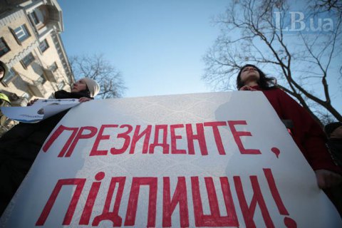 Порошенко напомнили об обещании создать координационный совет по вопросам заложников