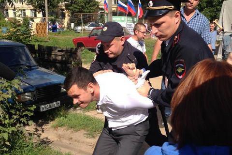 В России жестко задержали оппозиционера Яшина