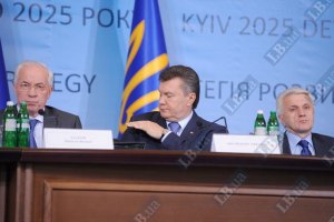 Янукович недоволен работой Азарова по размежеванию земель