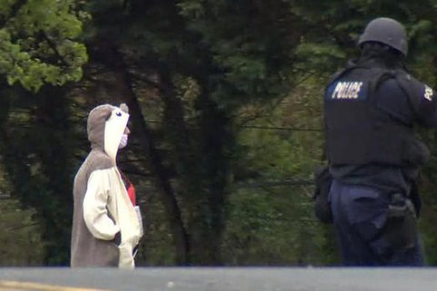 В Балтиморе мужчина в костюме панды угрожал взорвать телестанцию