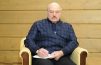 Лукашенко пригрозил Западу жесткой реакцией на санкции, но пообещал "не бомбить и не молотить все подряд"