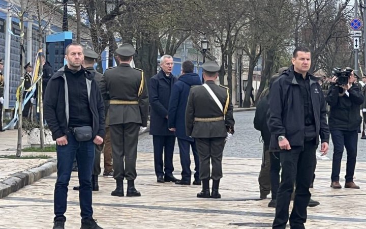 В Київ прибув генсек НАТО Столтенберг