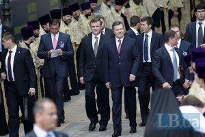В местах пребывания Януковича запретили мобильные телефоны 
