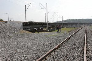 Подросток погиб из-за удара током на железной дороге в Киеве