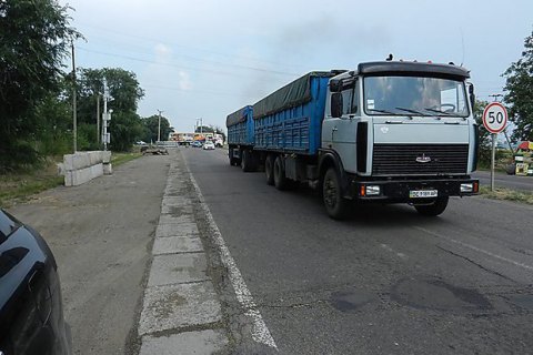 Киев ограничит движение грузового транспорта из-за жары