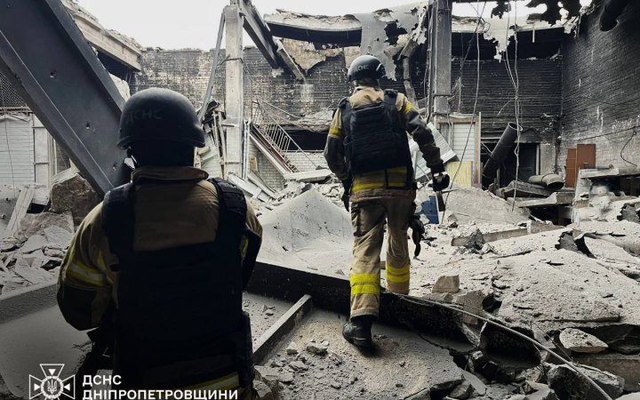 Ворог атакував два райони Дніпропетровщини, постраждали люди