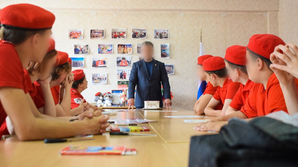 Учасники руху 'Юнармія' на окупованій території в Запорізькій області. 