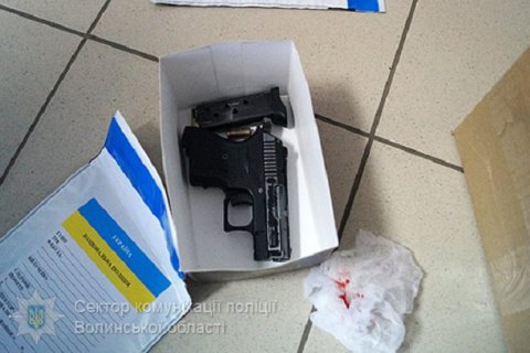 Поліцейські застосували зброю при затриманні грабіжників банку в Луцьку