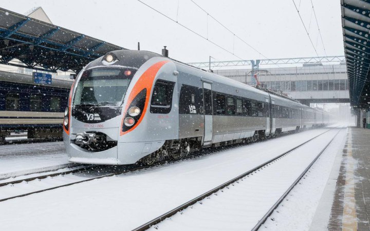 Олексій Кулеба: за місяць в рамках програми “3000 км Україною” придбано 80 тисяч квитків