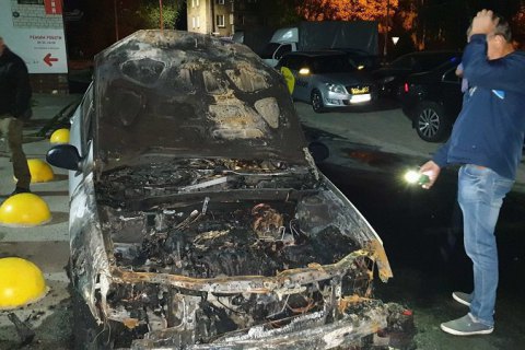 Полиция обнародовала фото и имена разыскиваемых за поджог авто "Схем"