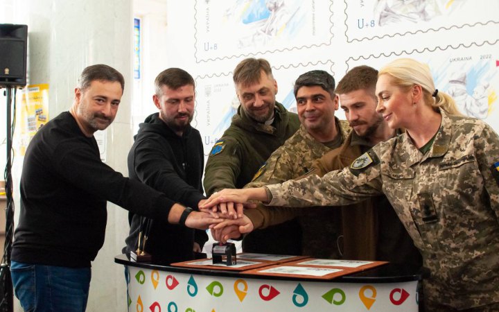 Укрпошта привітала українських захисників і захисниць випуском нової марки "Слава Збройним Силам України!"