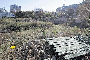 КГГА отсудила гектар земли возле Майдана