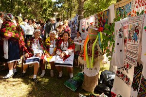На Винничине яблочный Спас отметили фестивалем народной вышивки
