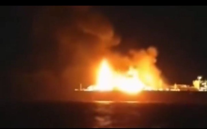 В Середземному морі загорівся російський газовий танкер