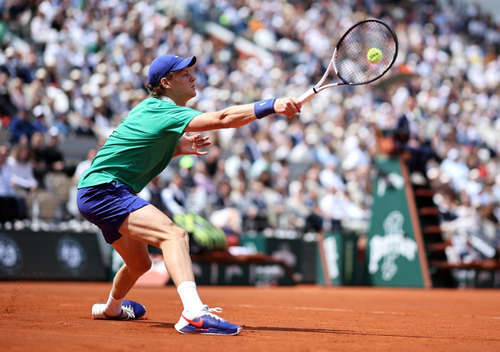 Яннік Сіннер грає у захисті проти Карлоса Алькараса