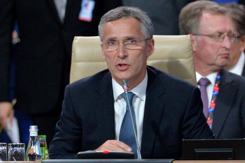 Генсек НАТО потребовал от России добиться прекращения огня на Донбассе