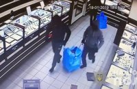 Грабители вынесли из ювелирного магазина 1,5 кг украшений в Кривом Роге