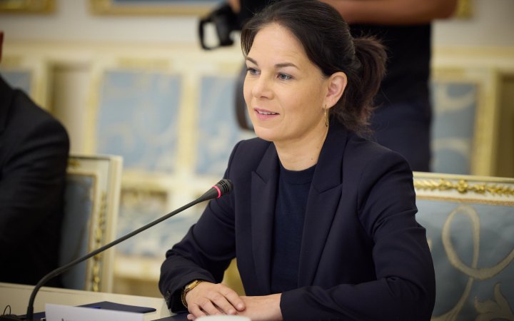 ​Бербок закликала "не піддаватися на хитрощі Путіна" у переговорах про перемир'я