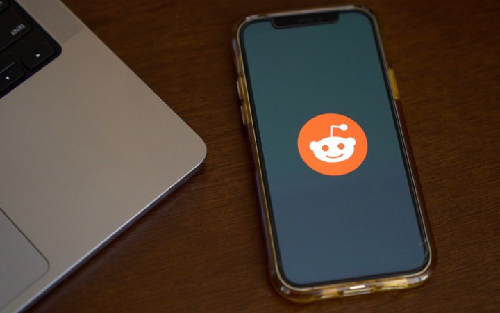 Компанія Reddit подала до суду на Австралію через заборону соцмереж для дітей