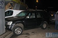 В Киеве пьяный водитель на Lexus протаранил три авто и стену магазина