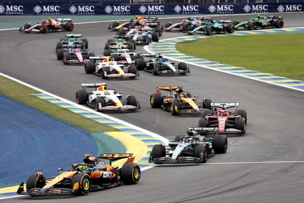 Ландо Норріс лідирує на перегонах