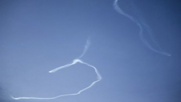 Вблизи сирийско-израильской границы на Голанских высотах в небе были видны следы пуска ракет сирийской ПВО