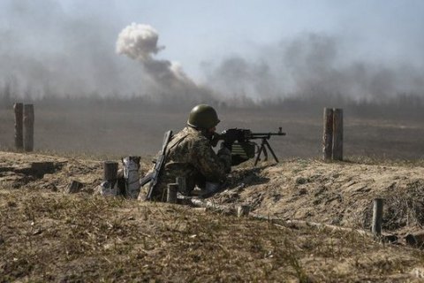 На Донбасі сьогодні поранено двох українських військових 