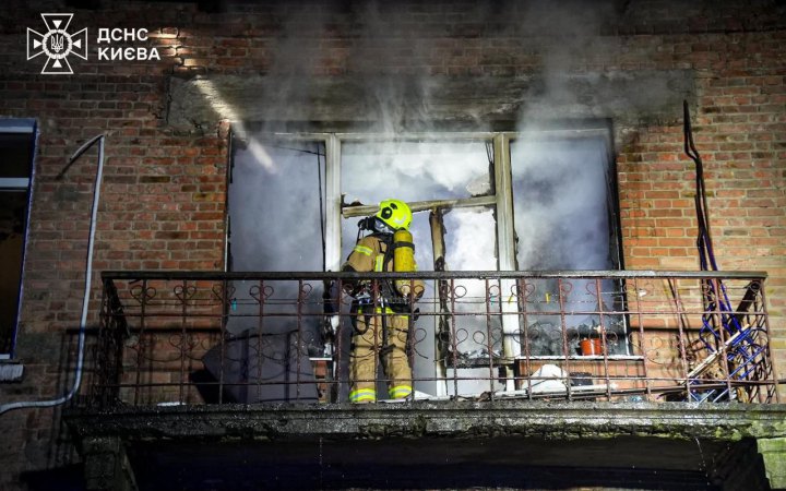 У Києві під час пожежі врятовано 5 людей та 15 виведено на свіже повітря