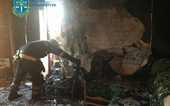 Кличко пообіцяв допомогти відновити пошкоджені уламками російської ракети квартири на Оболоні