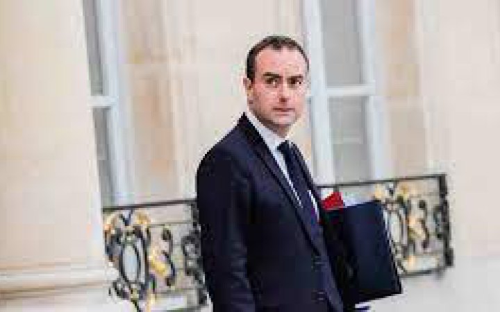 Франція скасувала довічні пільги для колишніх працівників уряду