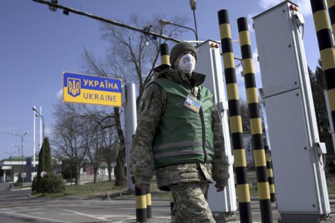 Пассажиропоток на границе Украины сократился до рекордного минимума