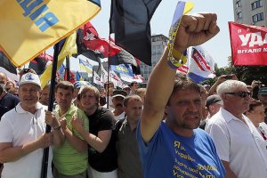 Оппозиция начала собирать львовян на митинги в Киеве