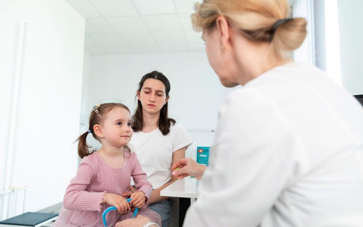 Є ризик, що за понад мільйон дітей держава з 1 липня платитиме сімейним лікарям і педіатрам нуль – дані НСЗУ