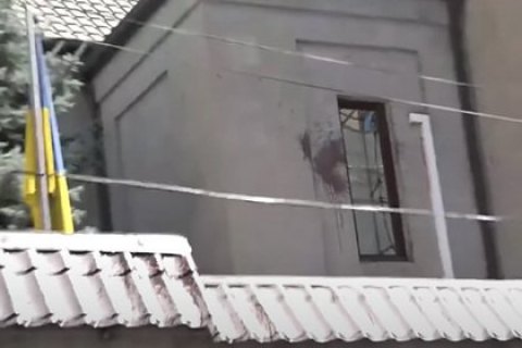 Українське посольство в Єревані закидали борщем