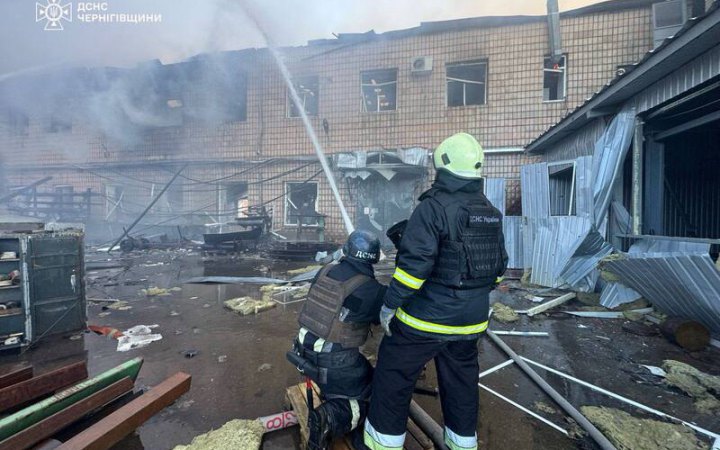 Росіяни атакували на Чернігівщині підприємства та інфраструктуру, є поранені