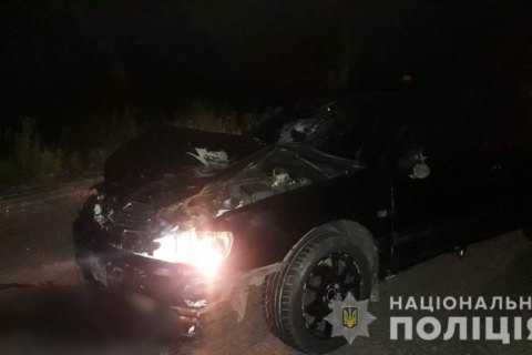 В Одесской области водитель автомобиля Nissan сбил трех человек на пешеходном переходе, погибли женщина с ребенком