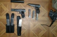 Житель Кривого Рогу отримав поштою посилку з пістолетами і гранатами