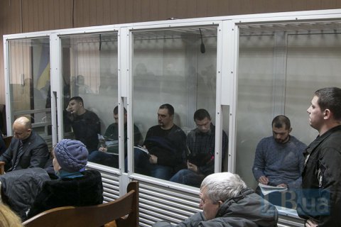 Суд оставил под стражей обвиняемых в расстрелах на Майдане экс-"беркутовцев"