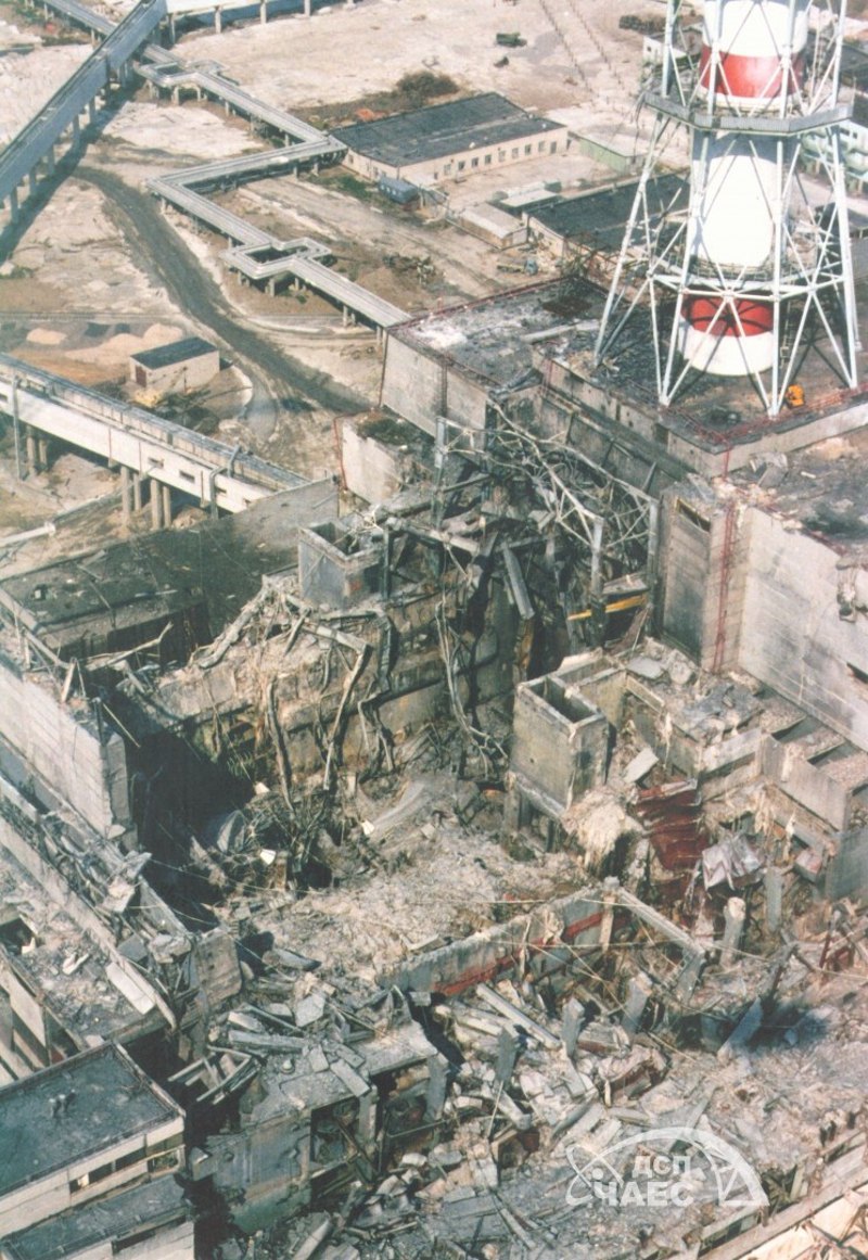 Зруйнований четвертий енергоблок Чорнобильської АЕС