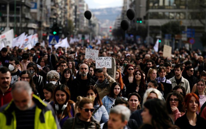 У всій Греції відбулися протести через наймасштабнішу залізничну катастрофу у країні