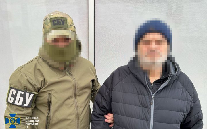 Подружжя з Херсону підозрюють у коригуванні російських атак по місту