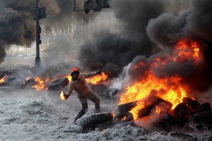 МЗС РФ обурили "коктейлі Молотова" в руках українців