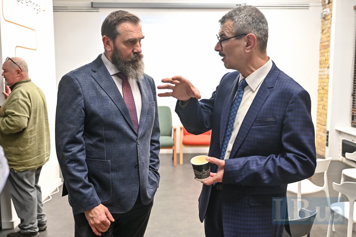 Міністр освіти і науки України Оксен Лісовий і ректор Університету митної справи та фінансів Дмитро Бочаров 