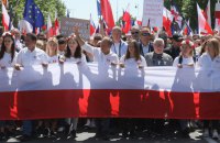 Боротьба з російським впливом чи придушення опозиції: що викликало масову демонстрацію в Польщі