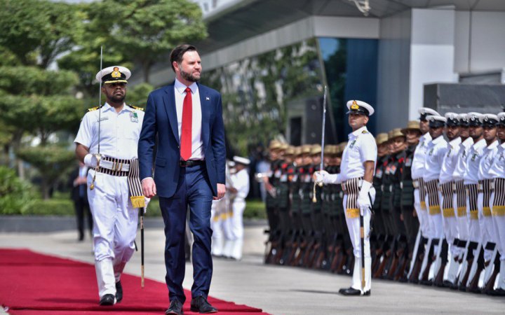 Віцепрезидент США Венс приземлився в Нью-Делі, розпочавши чотириденний візит до Індії