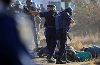 У ПАР поліція обстріляла страйкуючих гірників, є жертви.