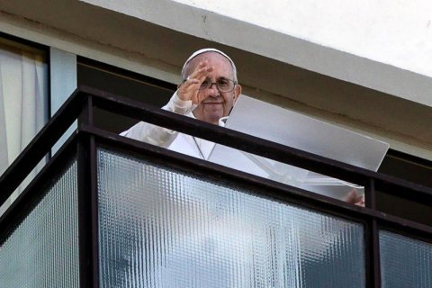 Папу Римского выписали из больницы
