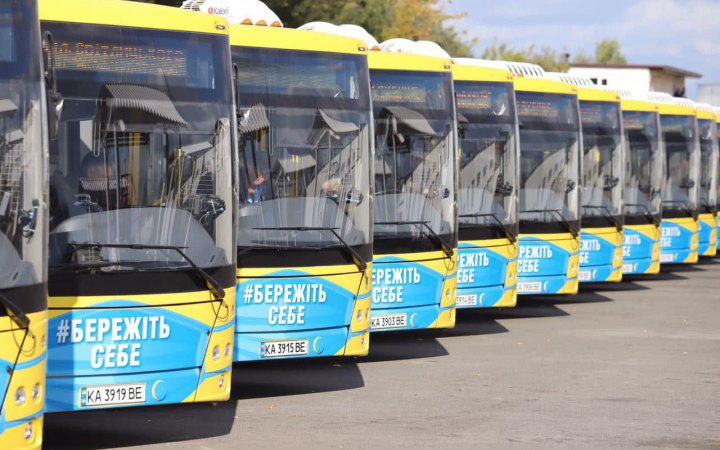 ​Майже половина комунального наземного транспорту Києва не обладнана кондиціонерами